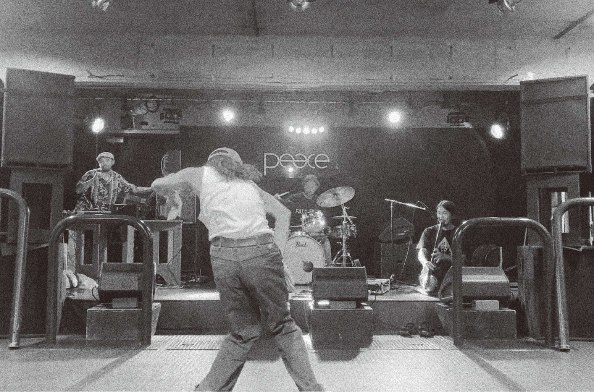 Dance-oriented music live performance